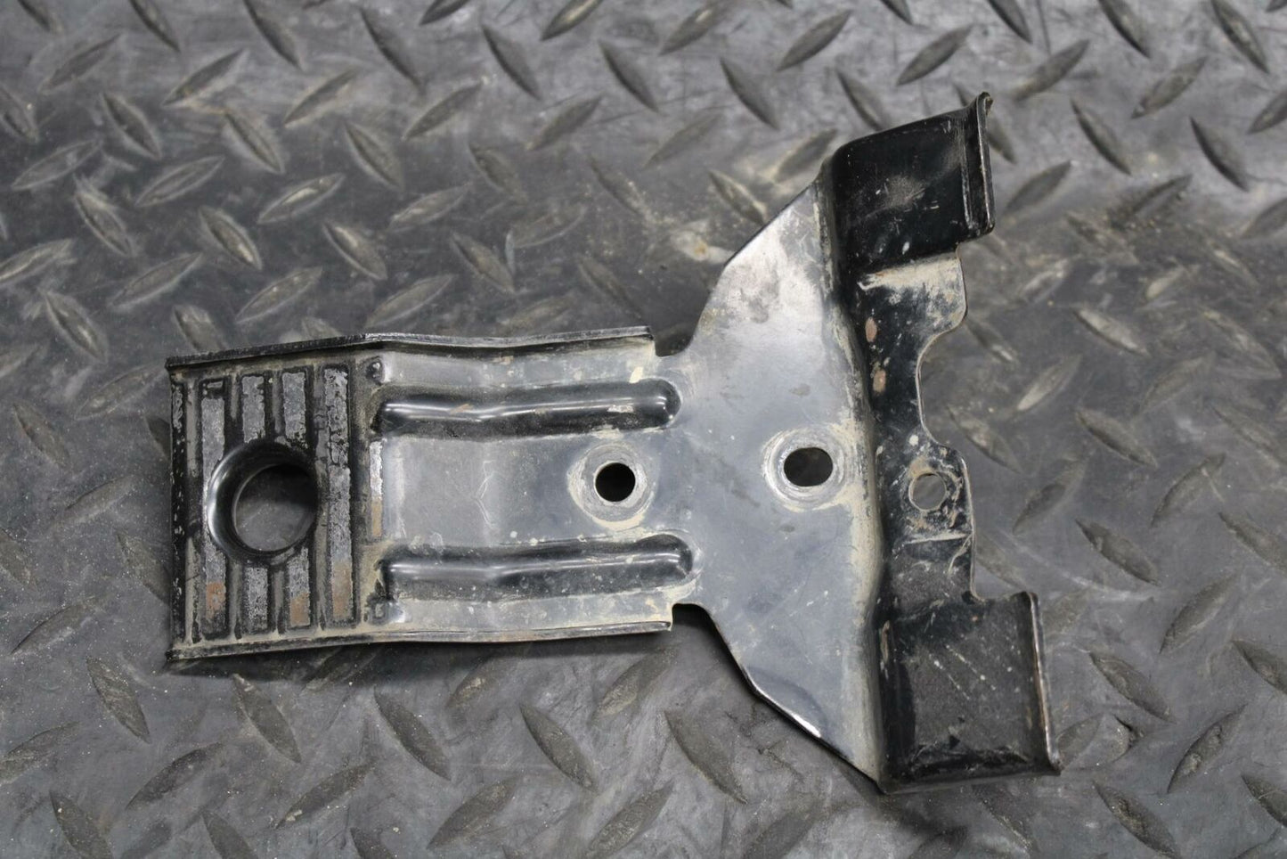 02 YAMAHA V STAR 1100 GAS TANK BRACKET MOUNT BB199
