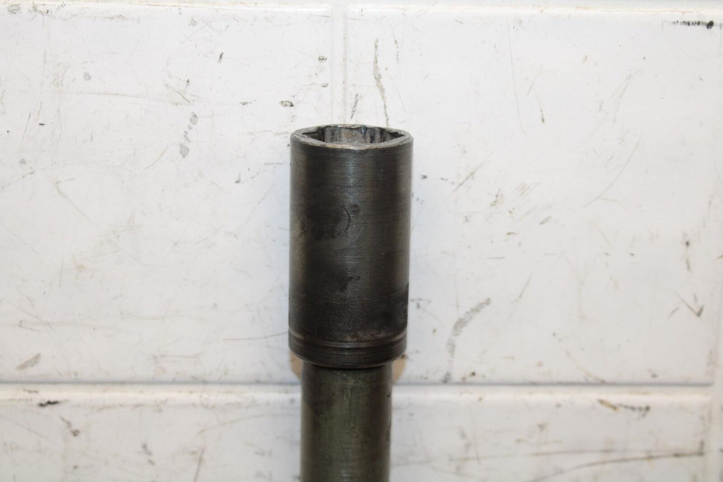 2001 Suzuki GSXR750 FRONT WHEEL RIM AXLE BOLT 54711-35F00 54711-35F10 BB553