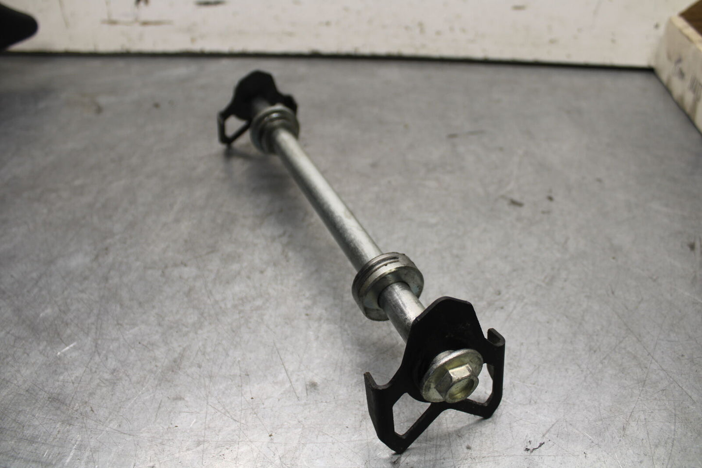 18-23 KAWASAKI NINJA 400 REAR AXLE BACK WHEEL RIM PIVOT BOLT AXEL BB660