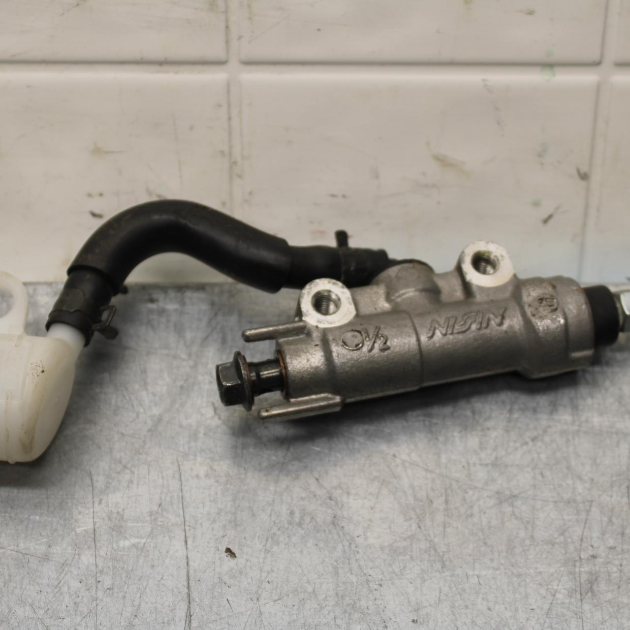 2001 Suzuki GSXR600 REAR BRAKE MASTER CYLINDER W RESERVOIR 69600-33C00 BB584