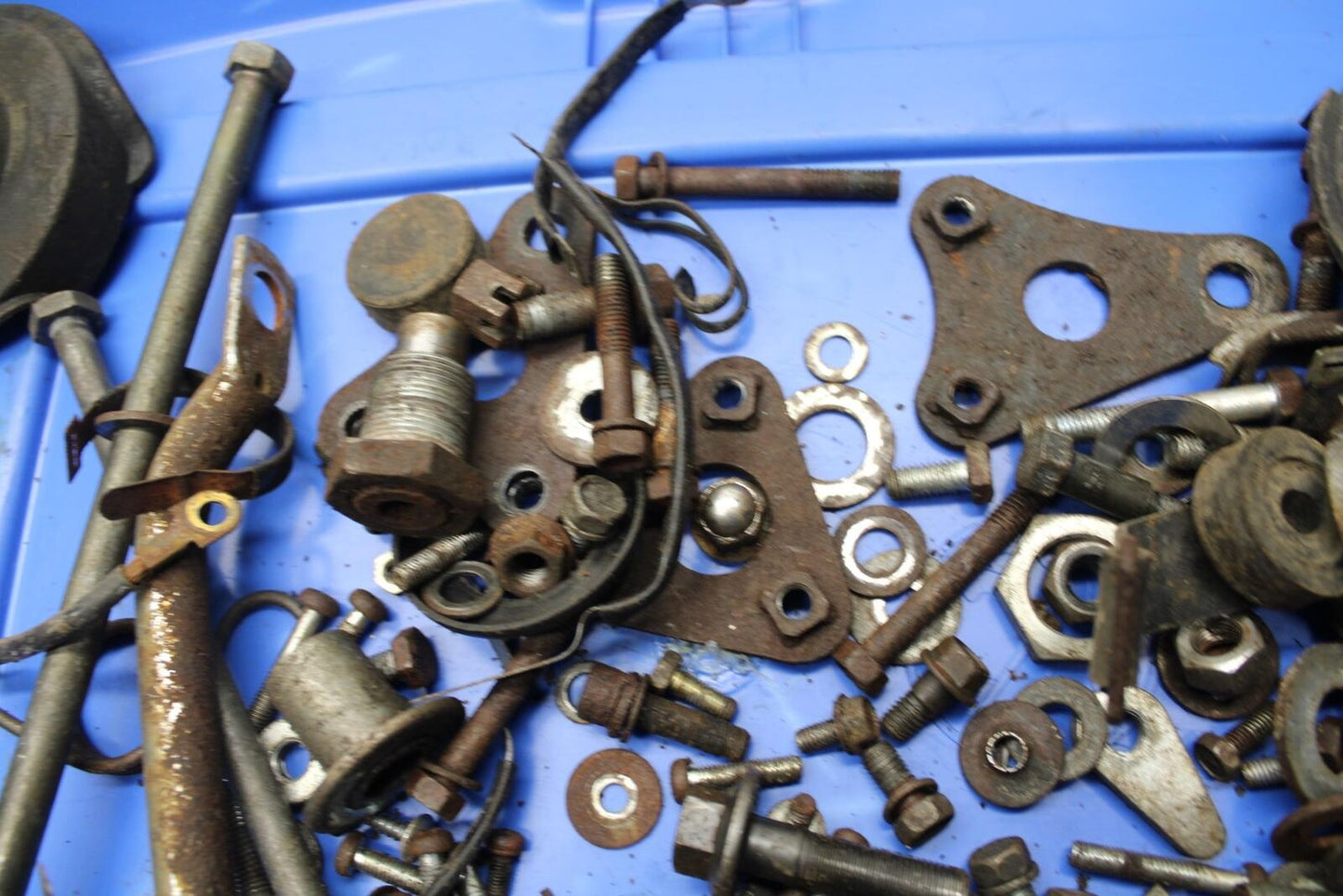 80-81 SUZUKI GS1000G ENGINE LEFTOVER BOLTS HARDWARE MOTOR SCREWS BB91