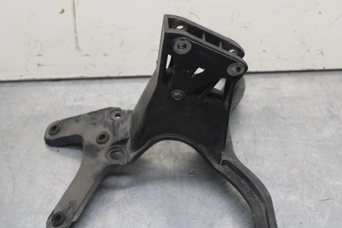 1999 Suzuki GSXR600 UPPER FAIRING MIRROR GAUGES STAY BRACKET BB608