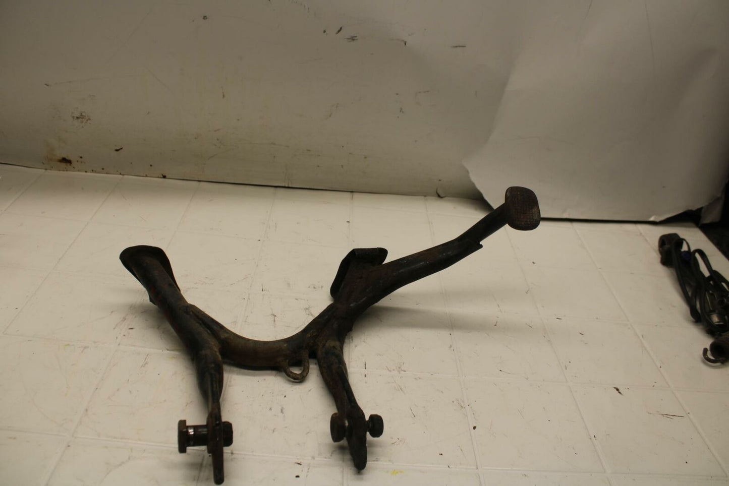 91-96 YAMAHA FJ1200A ABS CENTER MAIN STAND BB07