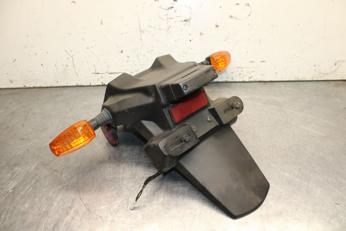 04-05 SUZUKI GSXR600 REAR BACK TURN SIGNALS/ FENDER MUD GUARD BB676