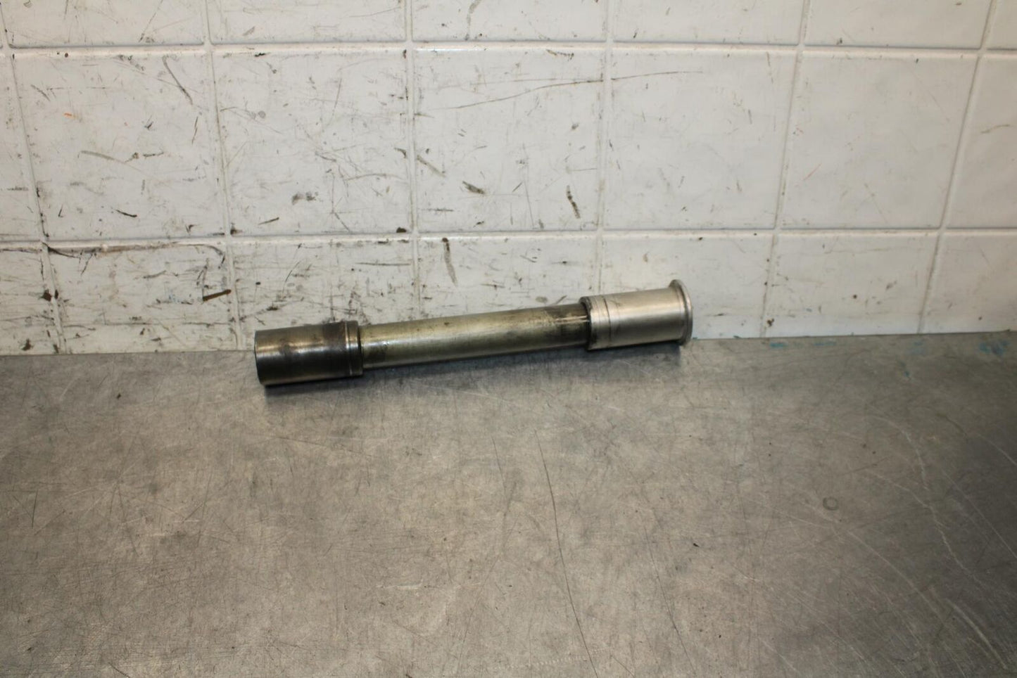 2001 Suzuki GSXR750 FRONT WHEEL RIM AXLE BOLT 54711-35F00 54711-35F10 BB553