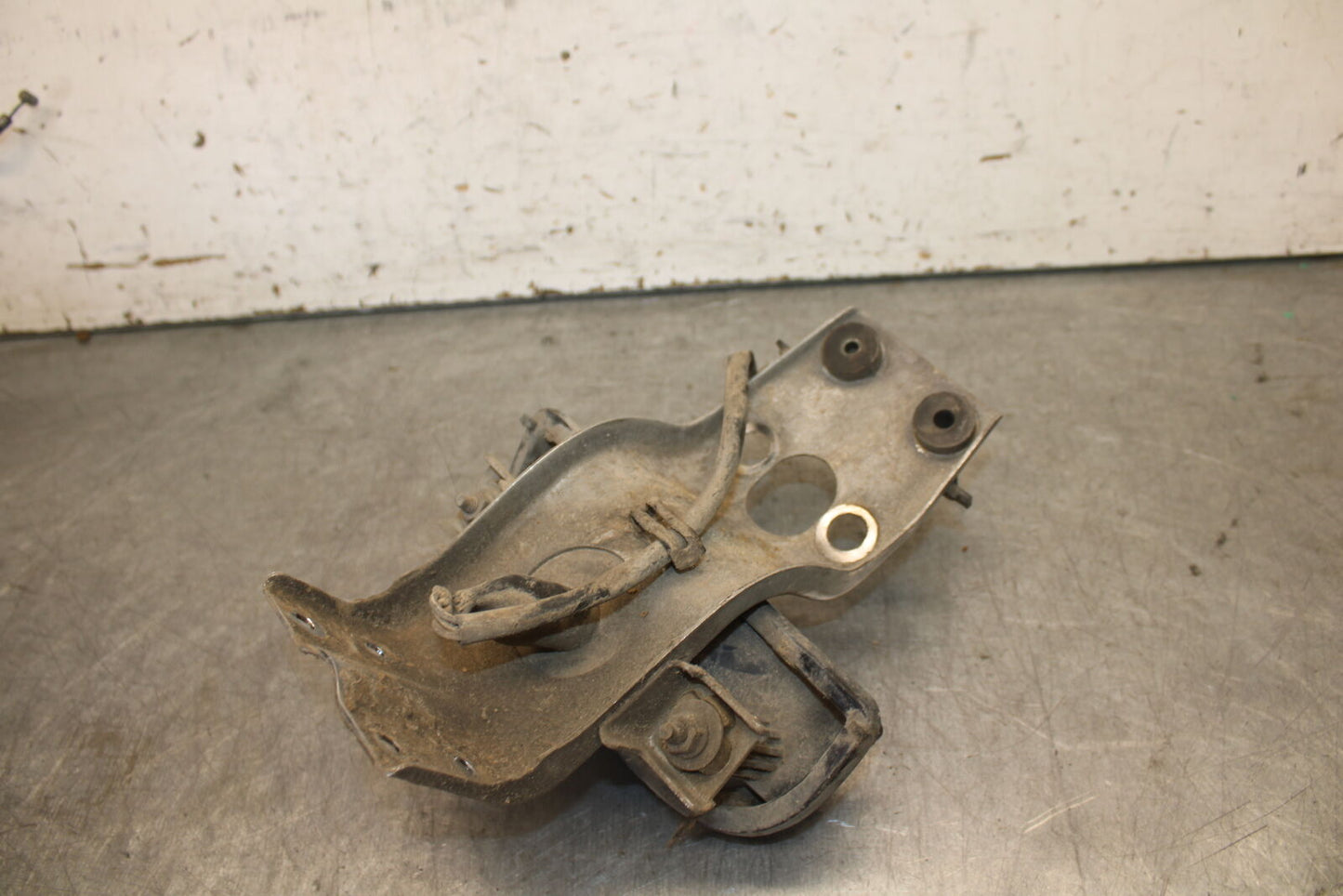 87-03 SUZUKI INTRUDER 1400 VS1400GLP REAR BACK TAIL LIGHT MOUNT BRACKET BB702