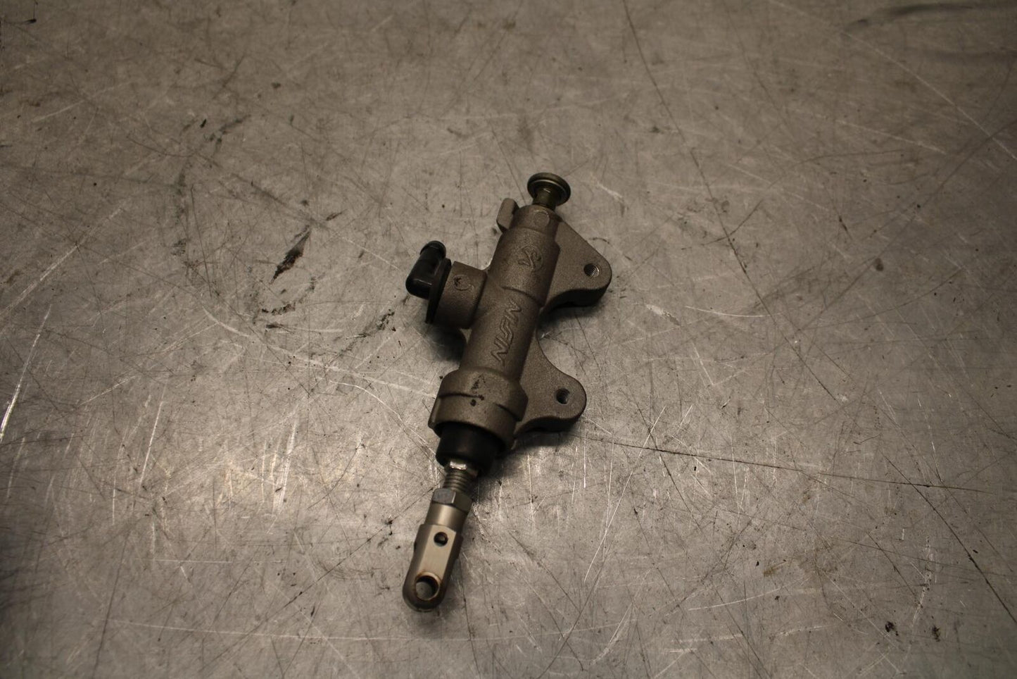 2007 Yamaha YZF R6 REAR BACK BRAKE MASTER CYLINDER 2C0-2583V-01-00 BB525