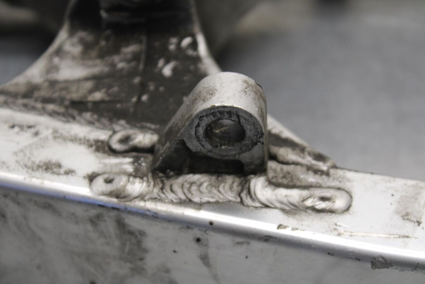 01-03 SUZUKI GSXR600 REAR SWINGARM BACK SUSPENSION SWING ARM BB639