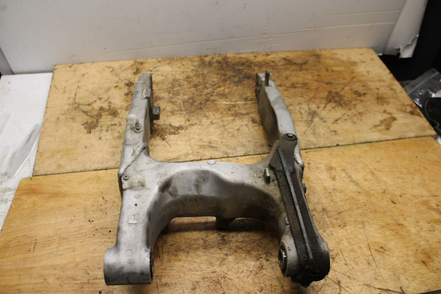 98-05 HONDA SUPER HAWK 1000 VTR1000F REAR SWINGARM SUSPENSION SWING ARM BB341