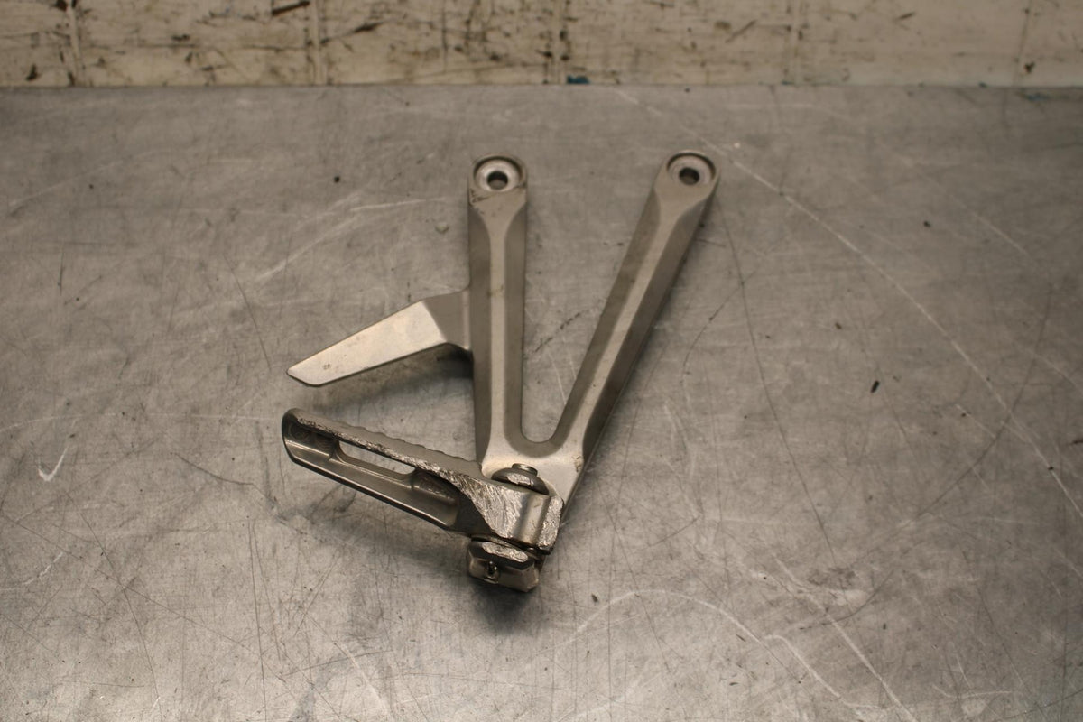 2005 Honda CBR600RR RIGHT REAR PASSENGER PEG 50720-MEL-305 50750-MEE-D00 BB564