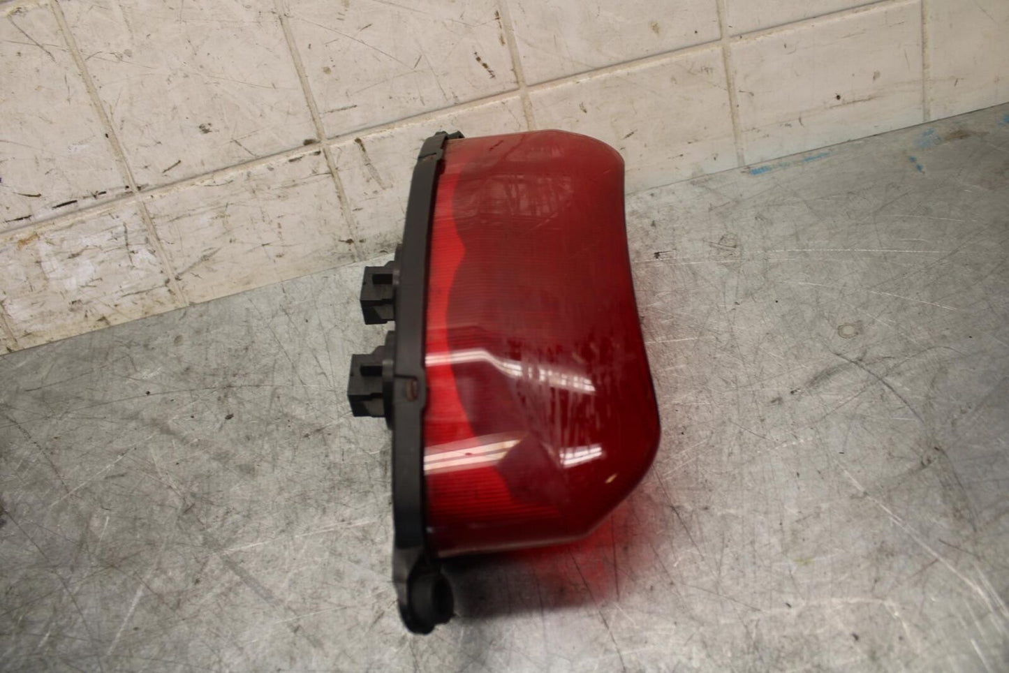1999 Honda Super Hawk 1000 VTR1000F REAR TAIL TAILLIGHT BACK BRAKE LIGHT BB51