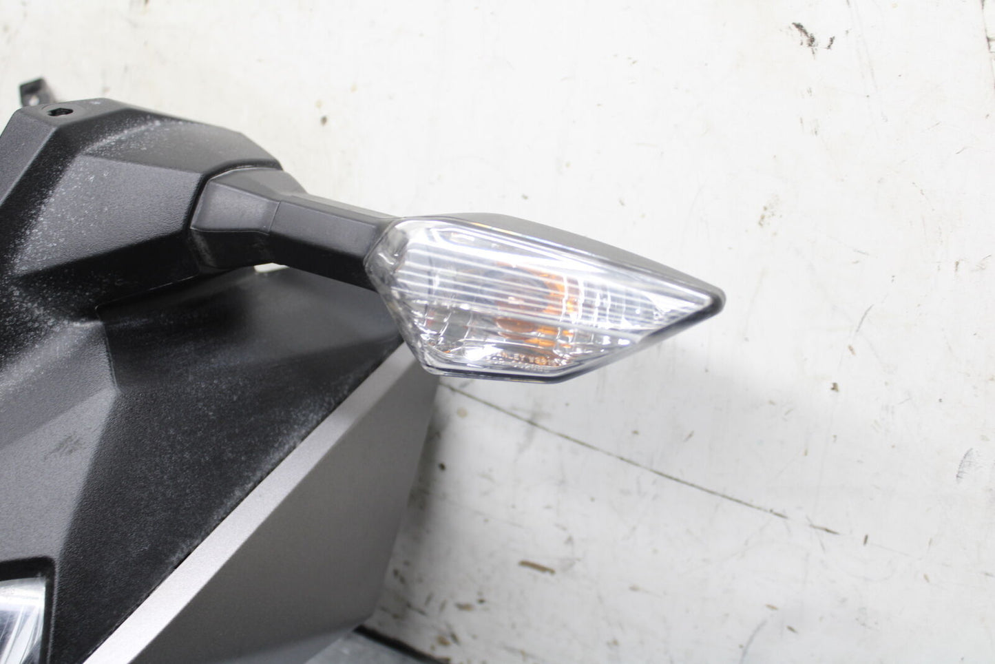 19-22 KAWASAKI Z400 FRONT HEADLIGHT HEAD LIGHT LAMP BB708