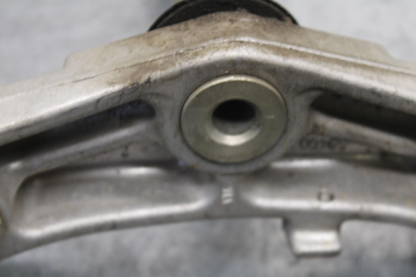 01-03 SUZUKI GSXR600 FRONT FORKS CLAMP LOWER TRIPLE TREE STEM 51410-39F00 BB633