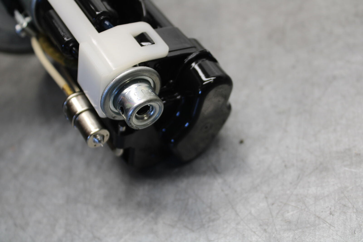 04-05 SUZUKI GSXR600 FUEL PUMP GAS PETROL SENDER UNIT 15100-29G00 BB658