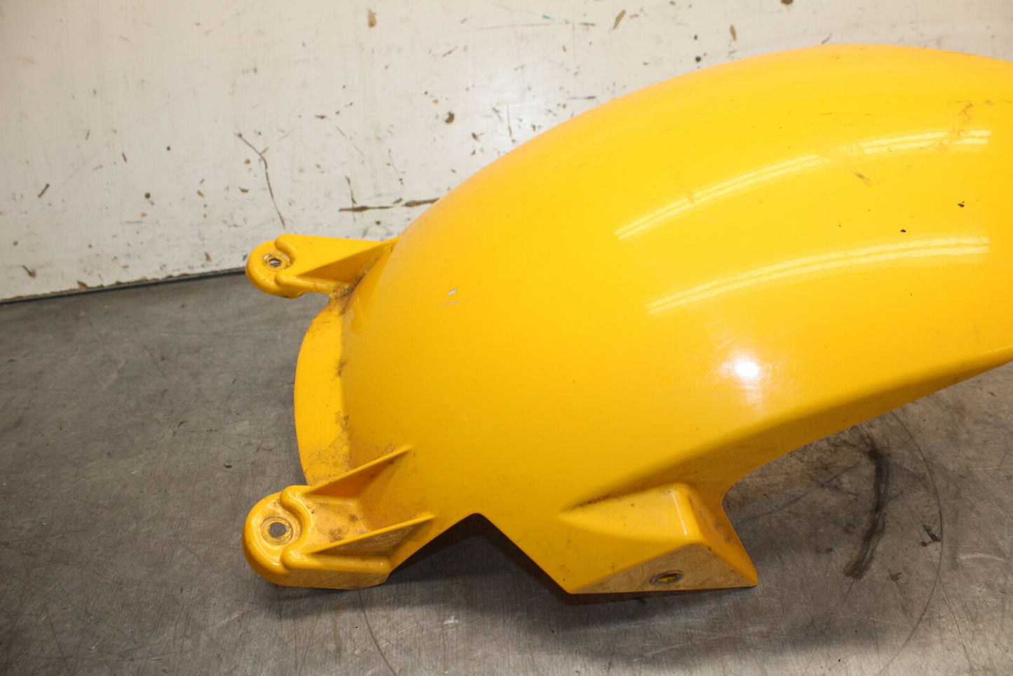 03-04 TRIUMPH DAYTONA 600 REAR BACK WHEEL TIRE HUGGER FENDER BB745