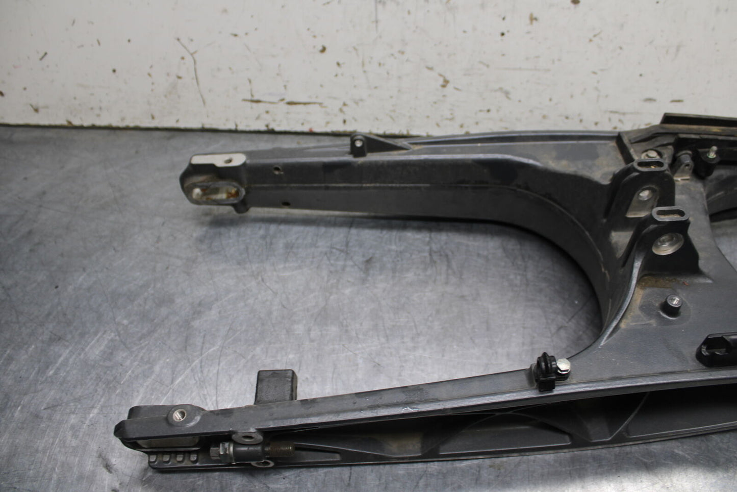 17-24 KTM 390 DUKE REAR SWINGARM BACK SUSPENSION SWING ARM BB734