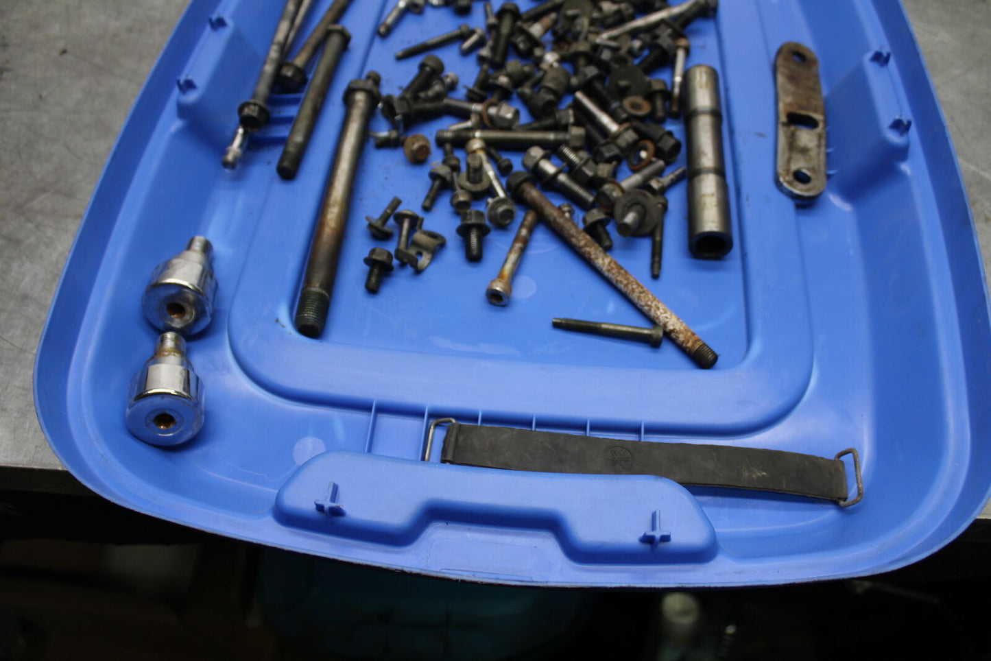 99-00 YAMAHA V STAR 1100 MOUNTING BOLTS HARDWARE MOTOR SCREWS BB711