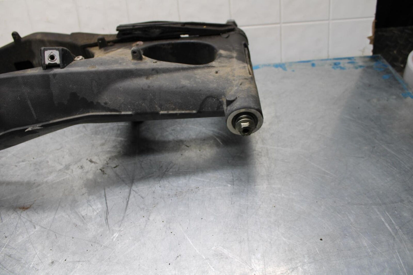 14-15 TRIUMPH STREET TRIPLE R REAR SWINGARM BACK SUSPENSION SWING ARM BB441
