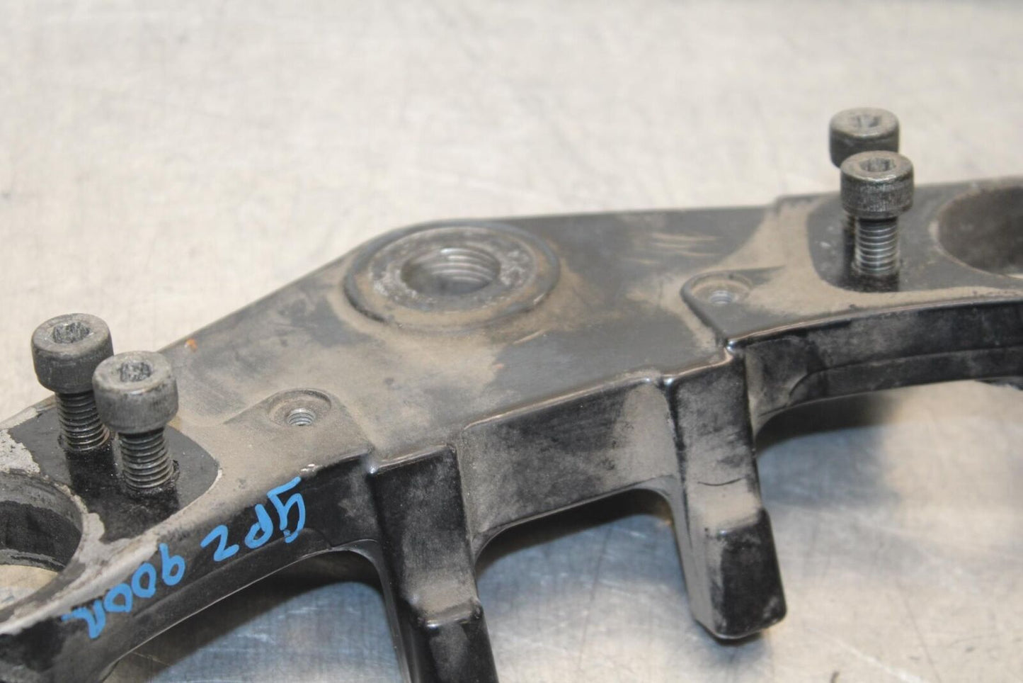 84-86 KAWASAKI GPZ900 FORKS UPPER TRIPLE TREE CLAMP BB84