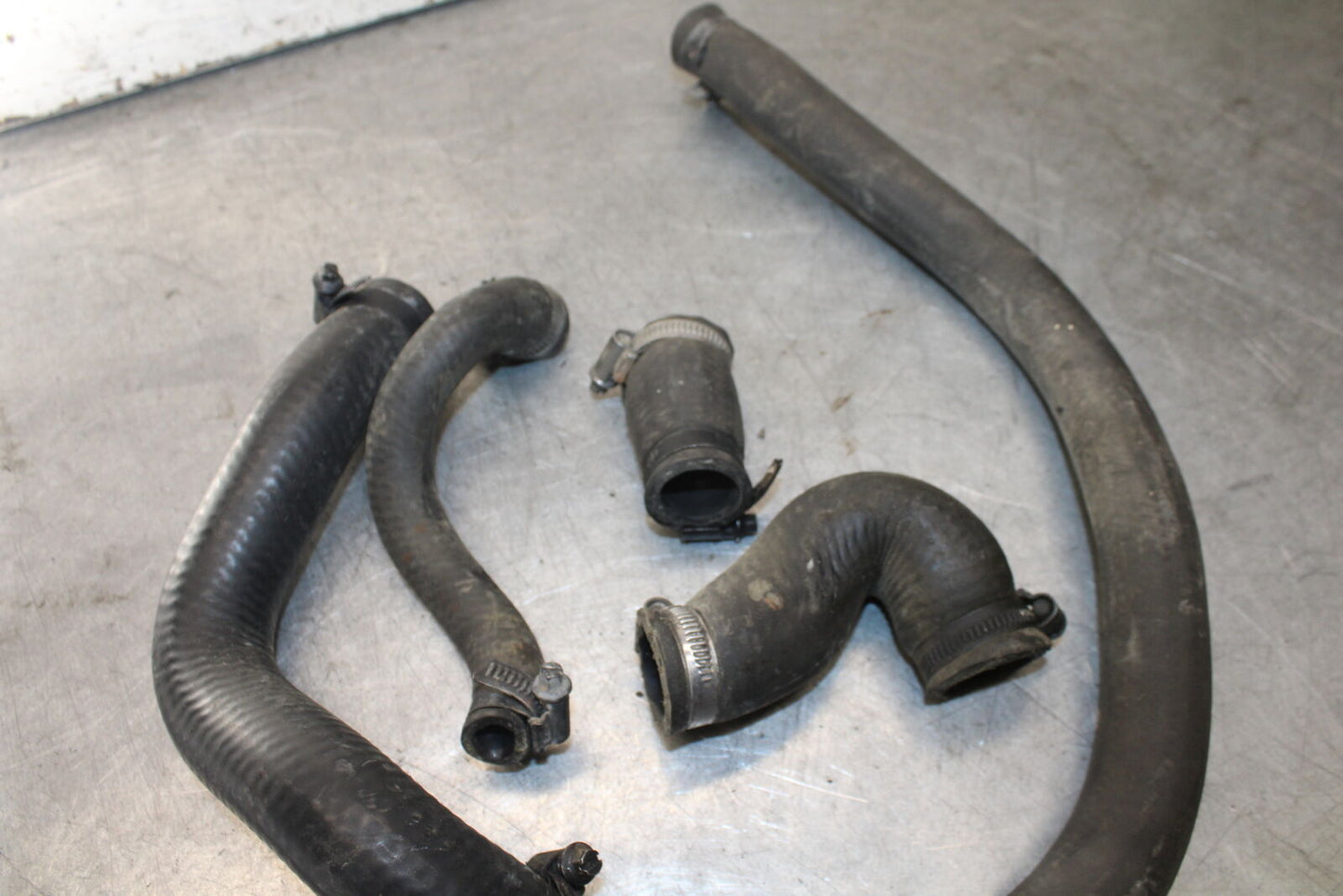 01-06 TRIUMPH TIGER 955I RADIATOR HOSES ENGINE COOLANT WATER PIPES SET BB693