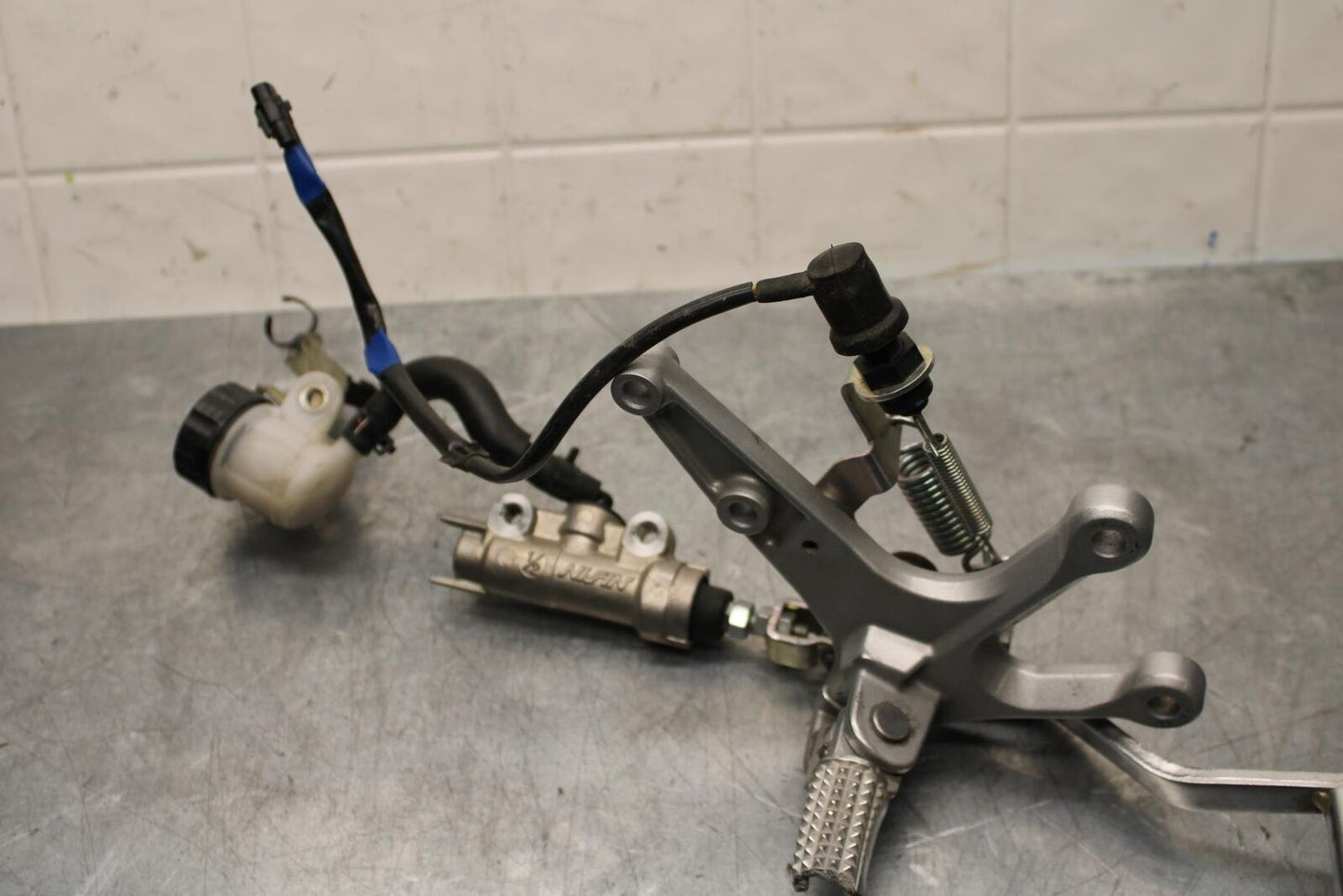 19-21 YAMAHA YZF R3 REAR BACK BRAKE MASTER CYLINDER W RESERVOIR BB588