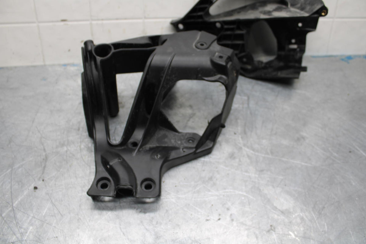18 KTM RC 390 UPPER FAIRING MIRROR GAUGES STAY BRACKET BB442
