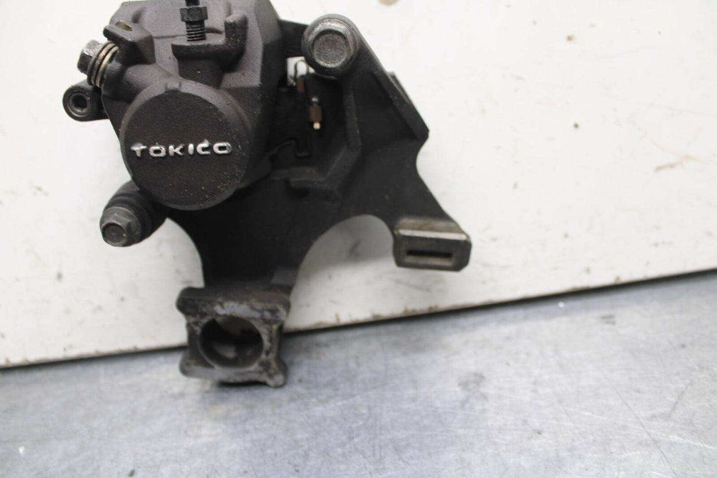 08-10 SUZUKI GSXR 600 750 REAR BACK BRAKE CALIPER W MOUNT BRACKET BB101