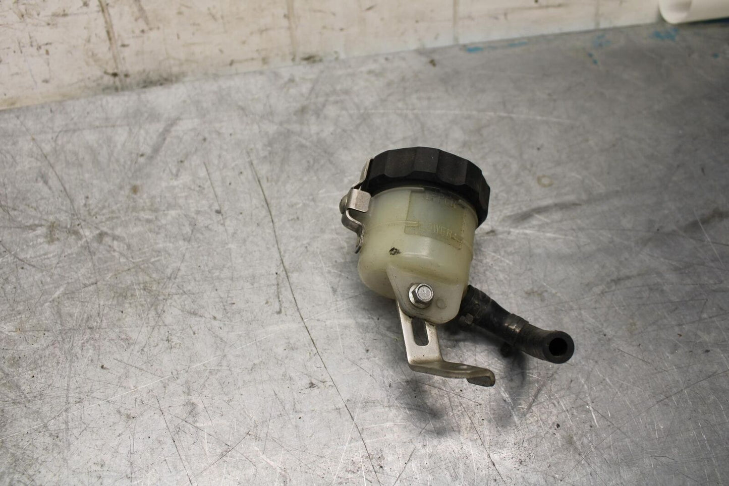 2017 Suzuki GSXR600 FRONT BRAKE MASTER RESERVOIR TANK BOTTLE 59740-47H10 BB527
