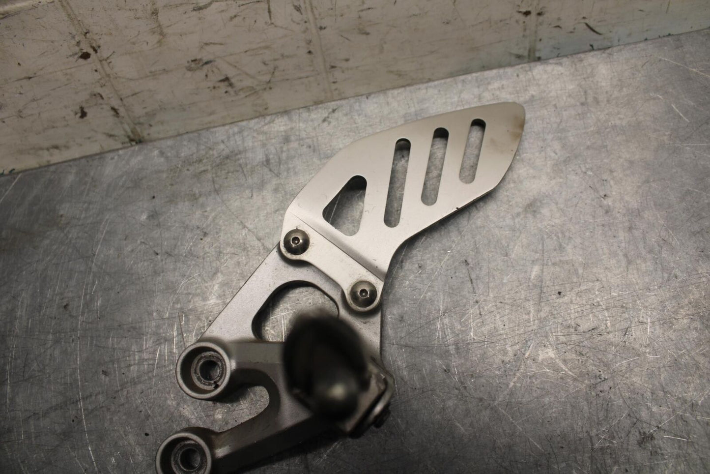 2006 Suzuki GSXR750 LEFT REARSET REAR SET DRIVER FOOT PEG REST STOP BB40