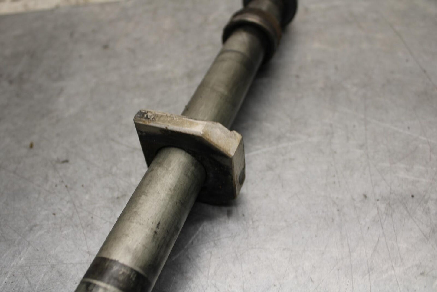 2001 Suzuki GSXR600 REAR AXLE BACK WHEEL RIM PIVOT BOLT AXEL 64711-33E10 BB59