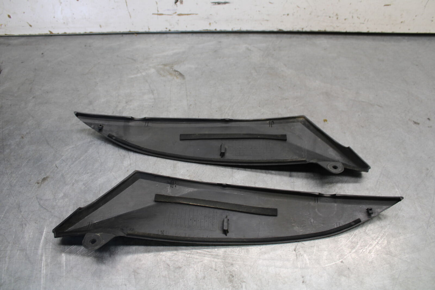 04-06 YAMAHA YZF R1 RIGHT LEFT GAS FUEL TANK PANELS COVERS TRIM SET COWLS BB659