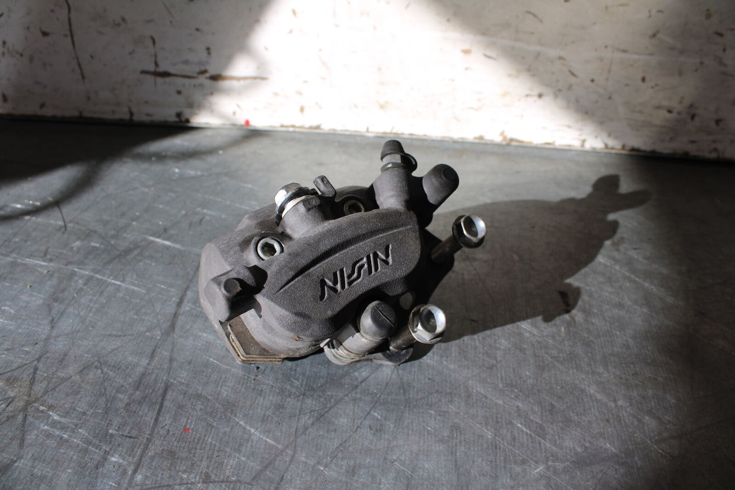 19-22 KAWASAKI Z400 RIGHT FRONT BRAKE CALIPER BB708