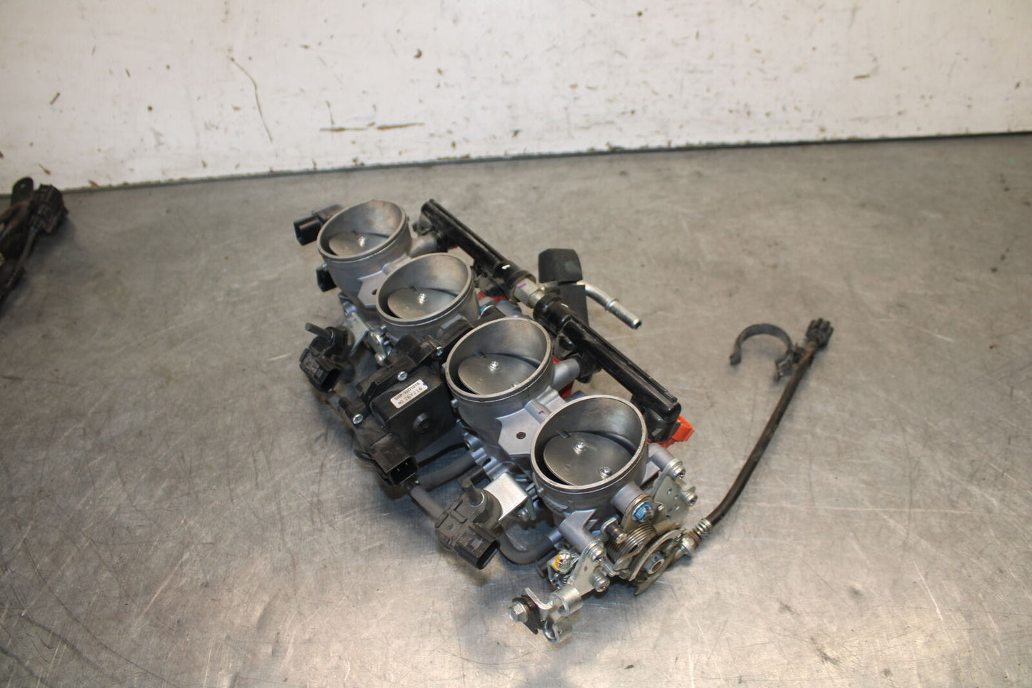 19-23 KAWASAKI NINJA ZX6R MAIN FUEL INJECTORS / THROTTLE BODIES BB701