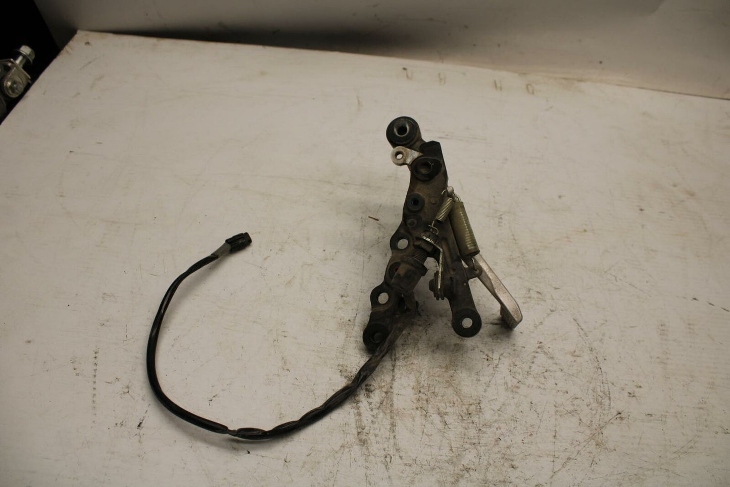 08-17 YAMAHA YZF R6 RIGHT REARSET REAR SET DRIVER FOOT PEG REST STOP BB354