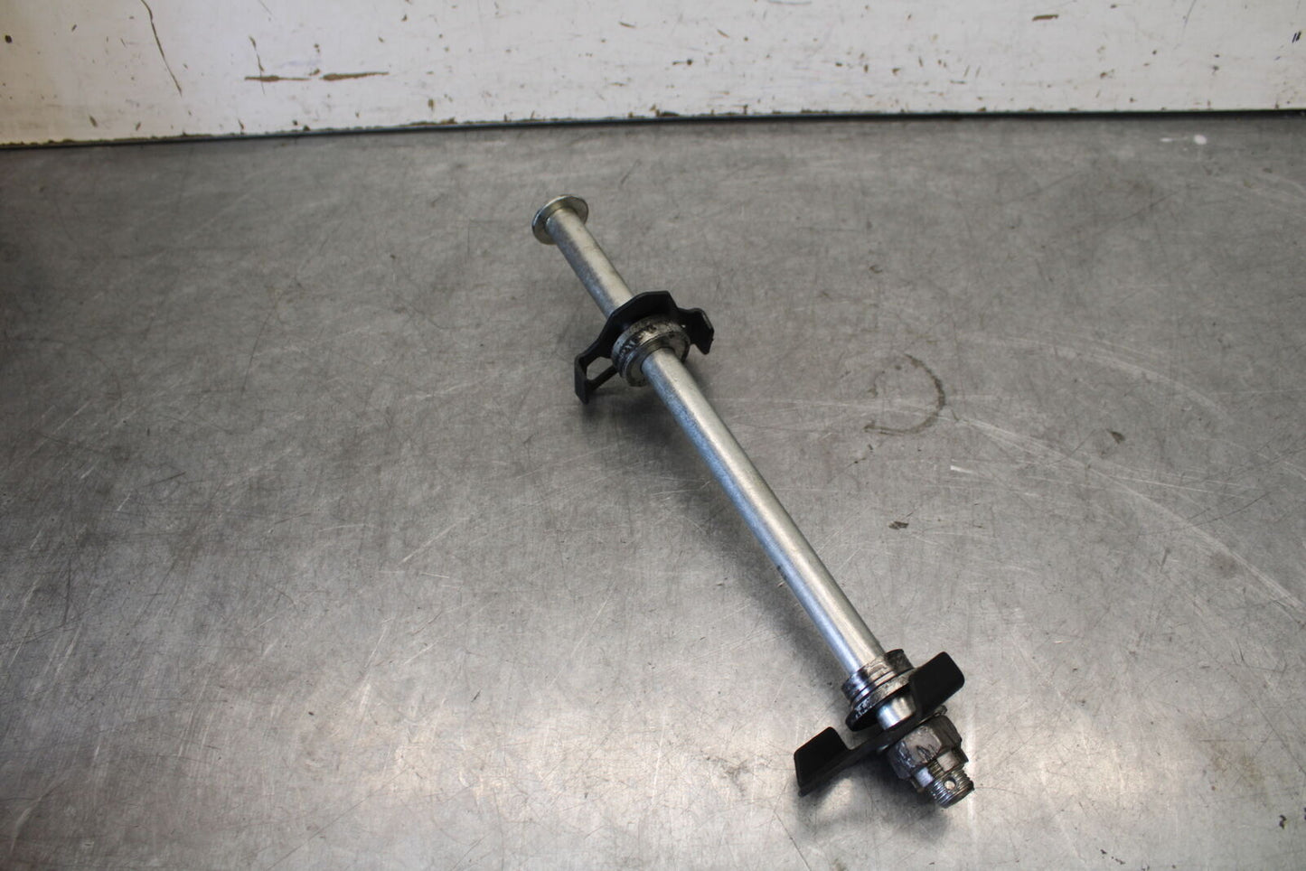 18-23 KAWASAKI NINJA 400 REAR AXLE BACK WHEEL RIM PIVOT BOLT AXEL BB679