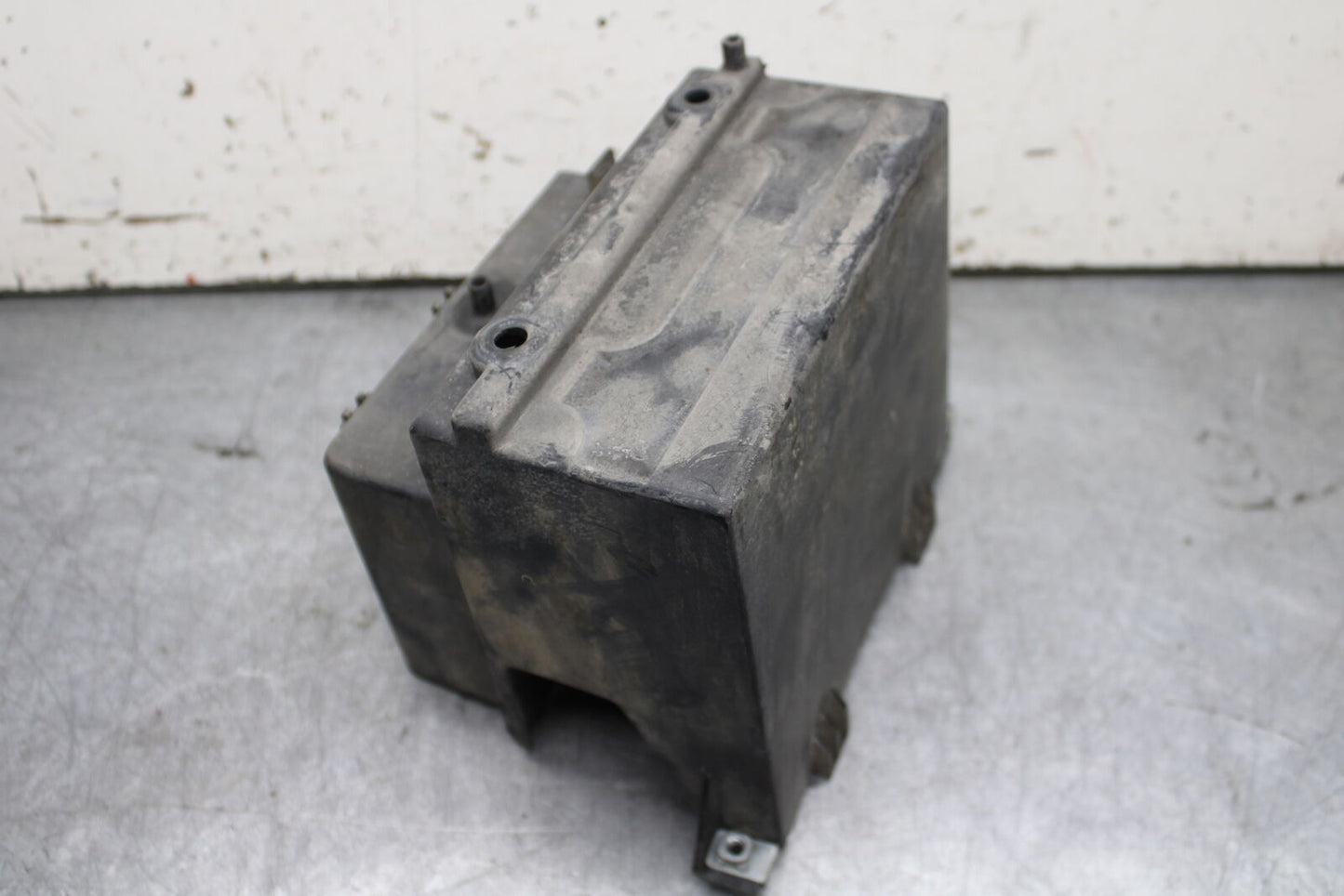 02-04 HONDA VTX1800S BATTERY TRAY BOX HOLDER BB712