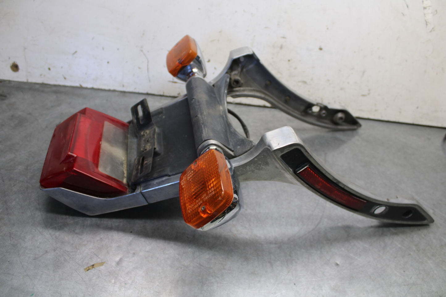85-86 SUZUKI MADURA 1200 REAR BACK FENDER SUPPORT FRAME SUBFRAME BB691