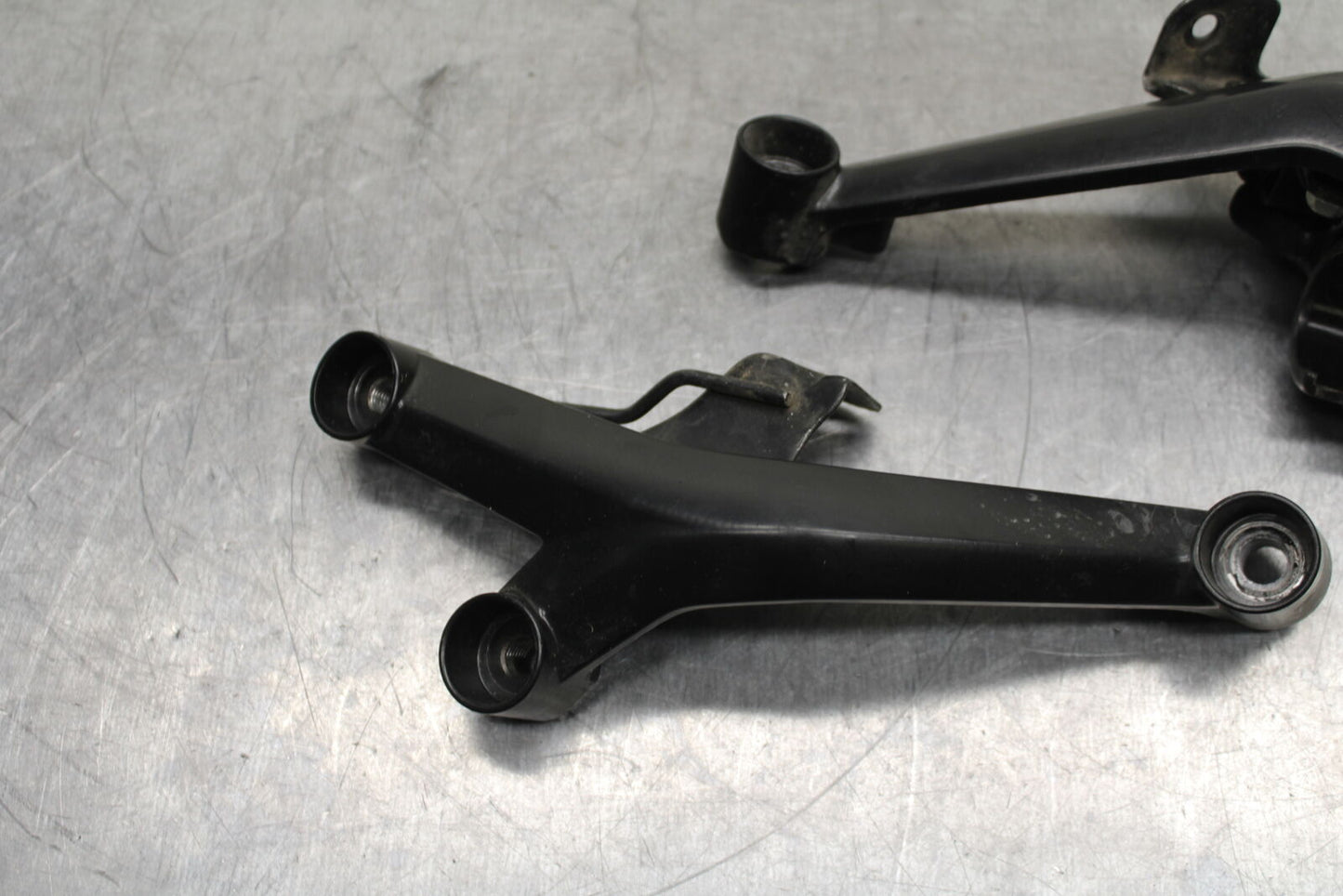 17-24 KTM 390 DUKE ENGINE MOTOR MOUNT STAY BRACKETS BB734