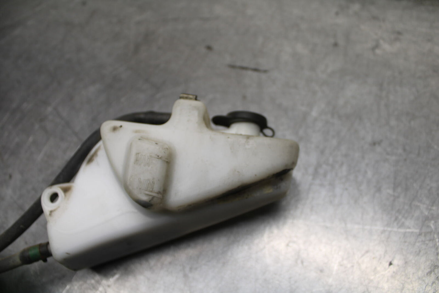 03-04 TRIUMPH DAYTONA 600 COOLANT WATER TANK RESERVOIR BOTTLE BB745