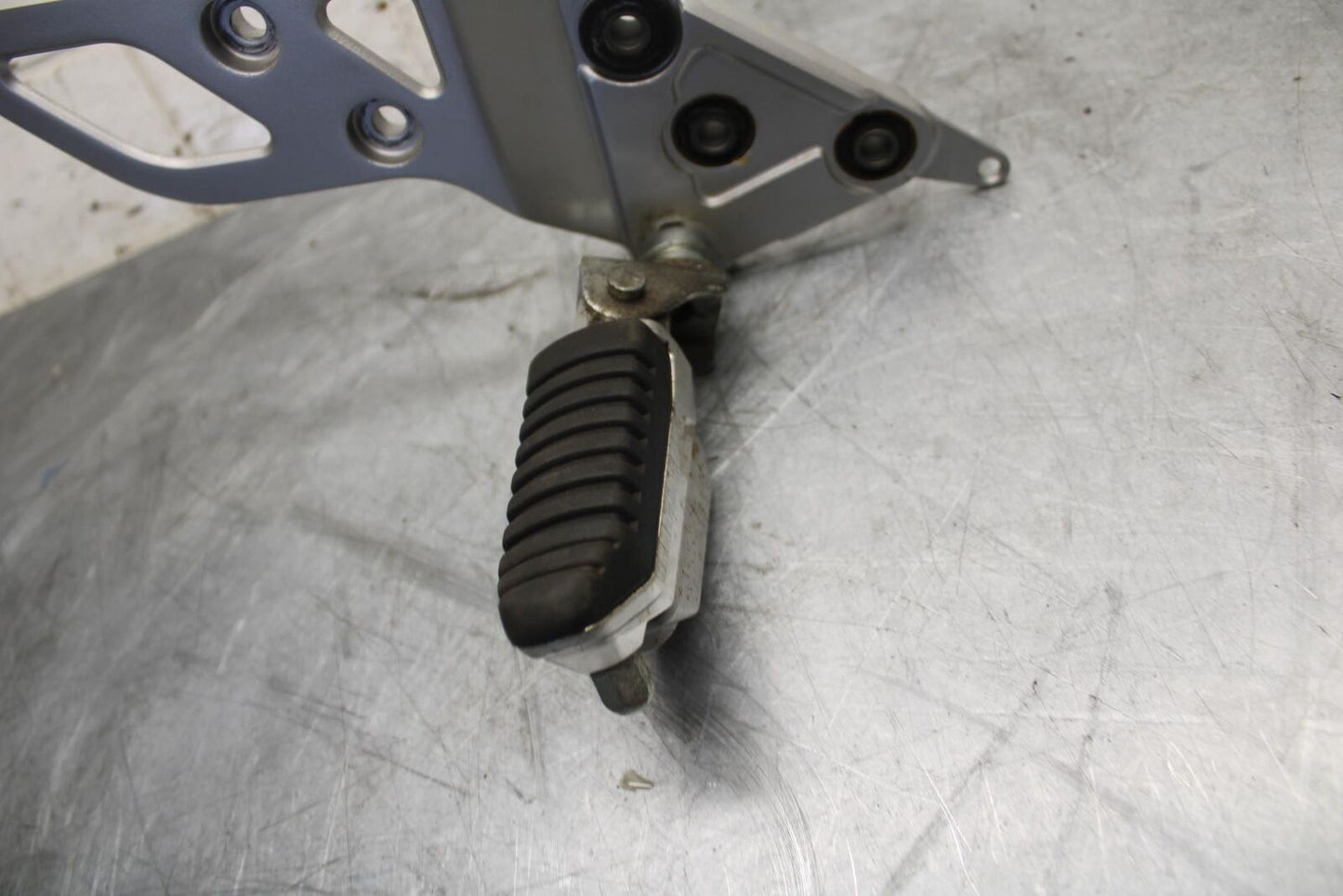 2016 Suzuki Bandit GSF1250SA ABS RIGHT REARSET REAR SET DRIVER FOOT PEG BB509