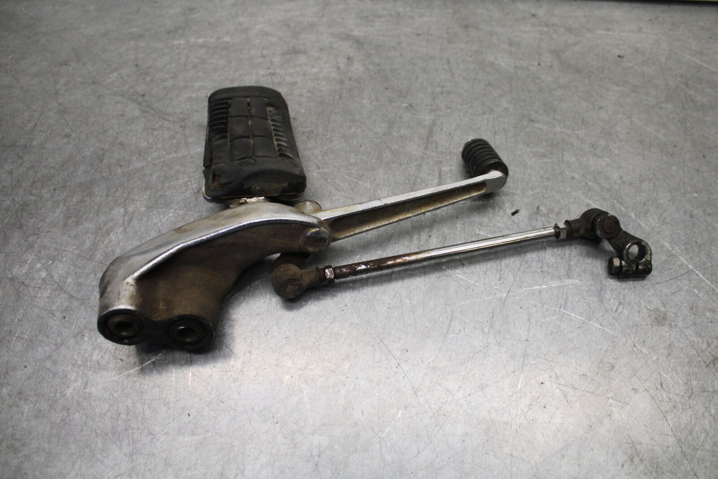 85-86 SUZUKI MADURA 1200 LEFT FRONT FOOT REST PEG STEP BB691