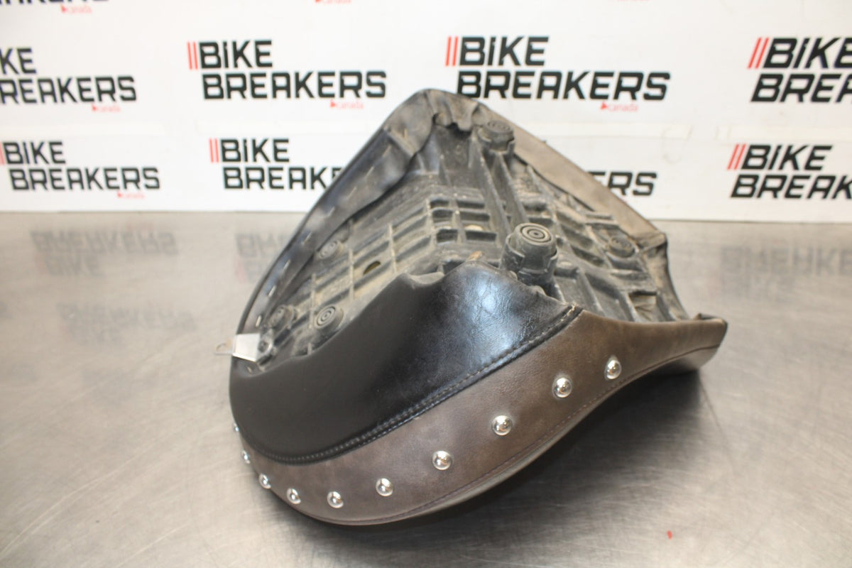 08 YAMAHA V STAR 1100 XVS1100AW CLASSIC FRONT DRIVERS SEAT BB916