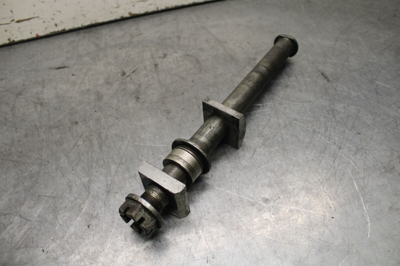 01-03 SUZUKI GSXR600 REAR AXLE BACK WHEEL RIM PIVOT BOLT AXEL BB336