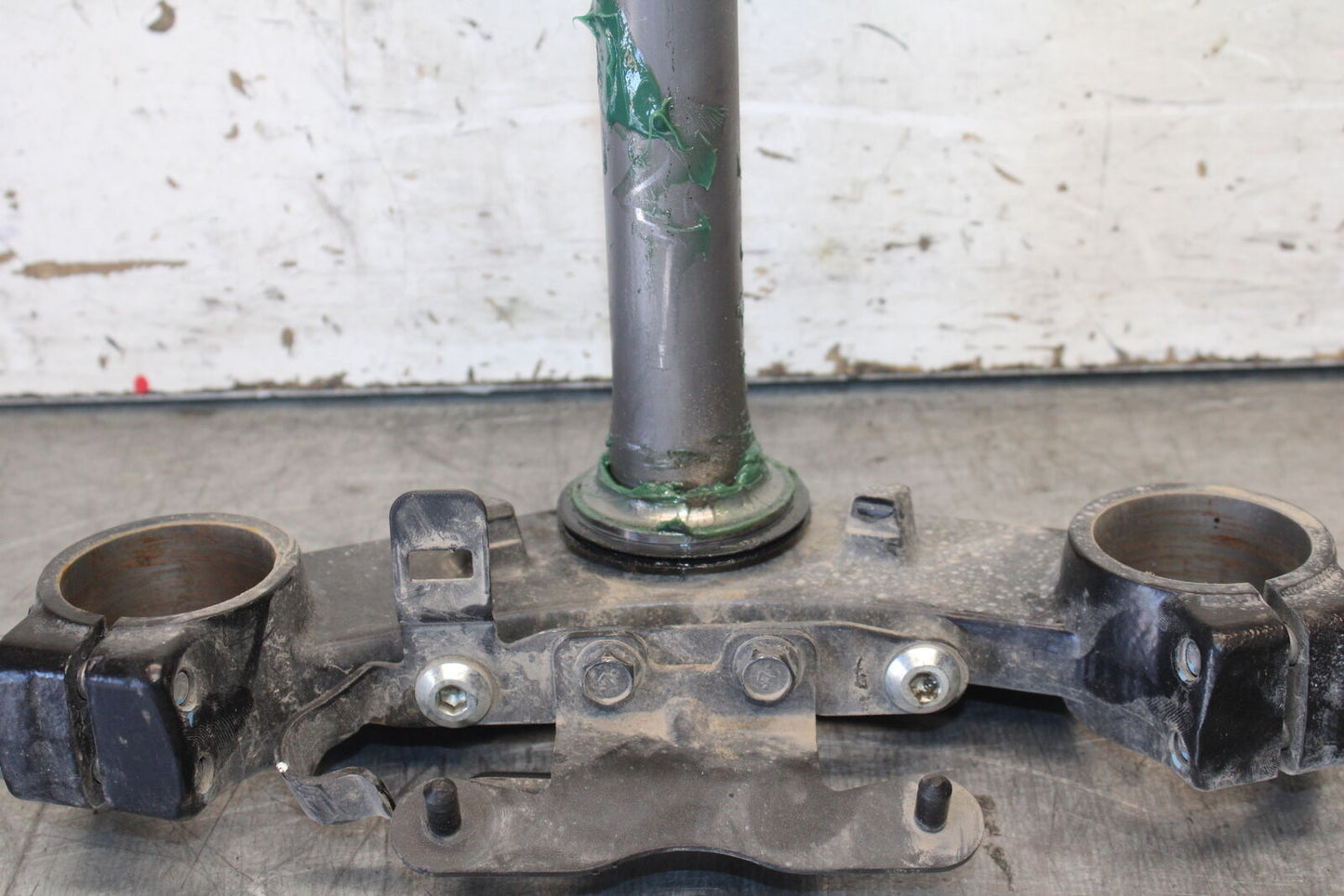 19-22 KAWASAKI Z400 FRONT FORKS CLAMP LOWER TRIPLE TREE STEM BB708