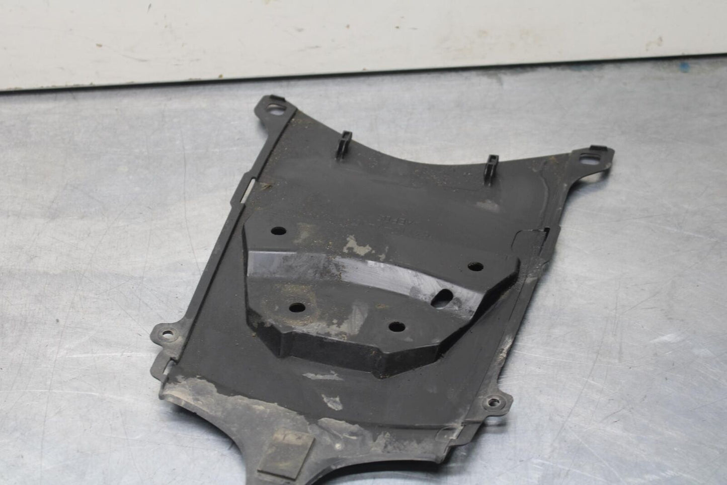 2011 Suzuki GSXR600 REAR BACK TAIL UNDERTAIL FAIRING COWL FENDER BB605
