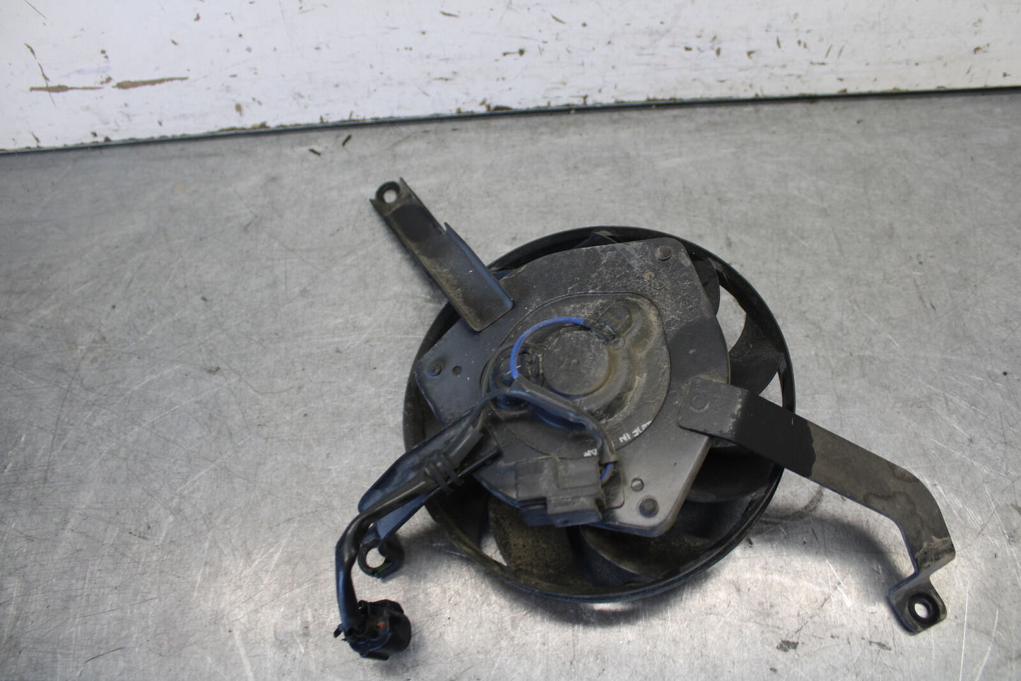 04 SUZUKI GSXR600 ENGINE RADIATOR COOLING FAN 17800-29G00 BB676