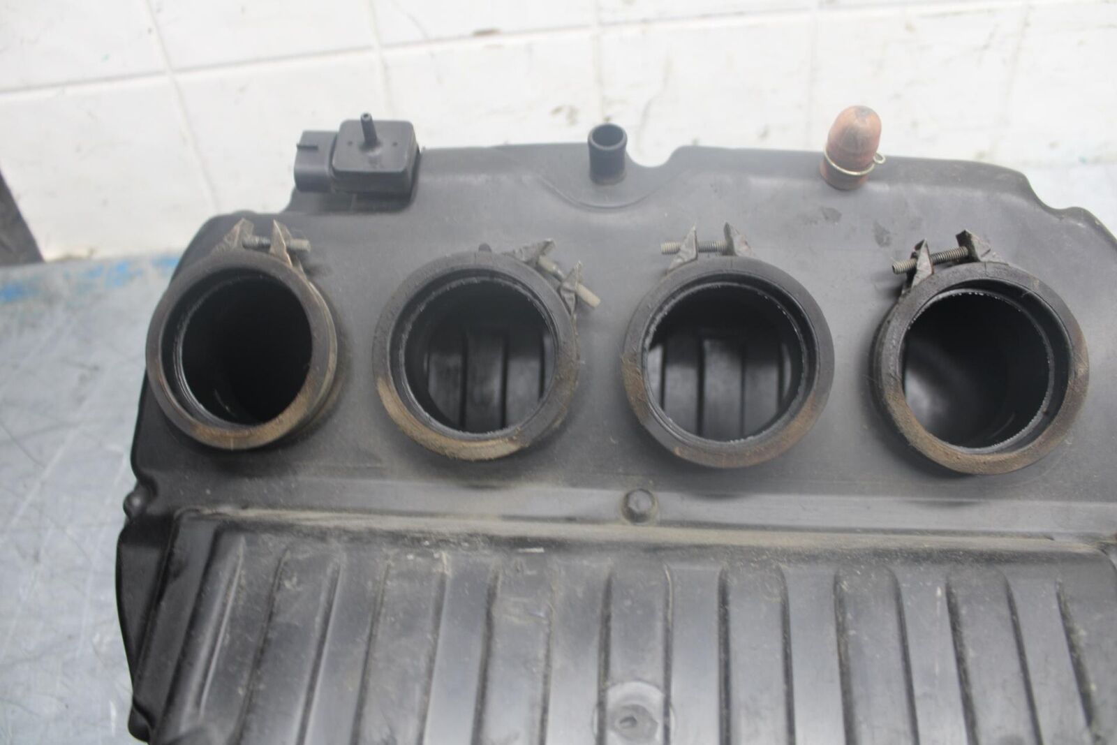 03-04 SUZUKI GSXR1000 AIRBOX AIR INTAKE FILTER BOX 13700-40F20 BB459