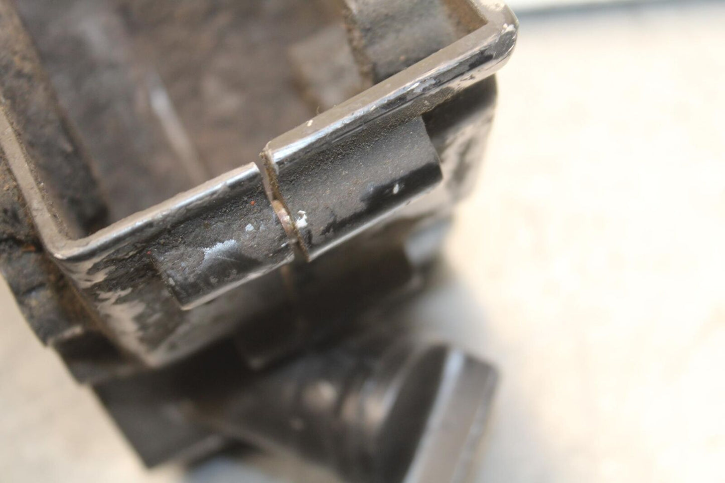 84-86 KAWASAKI GPZ900 ENGINE SPROCKET COVER BB84