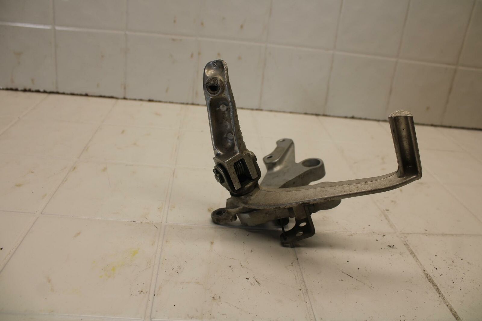 01-02 SUZUKI GSXR750 RIGHT REARSET REAR SET DRIVER FOOT PEG REST STOP BB402