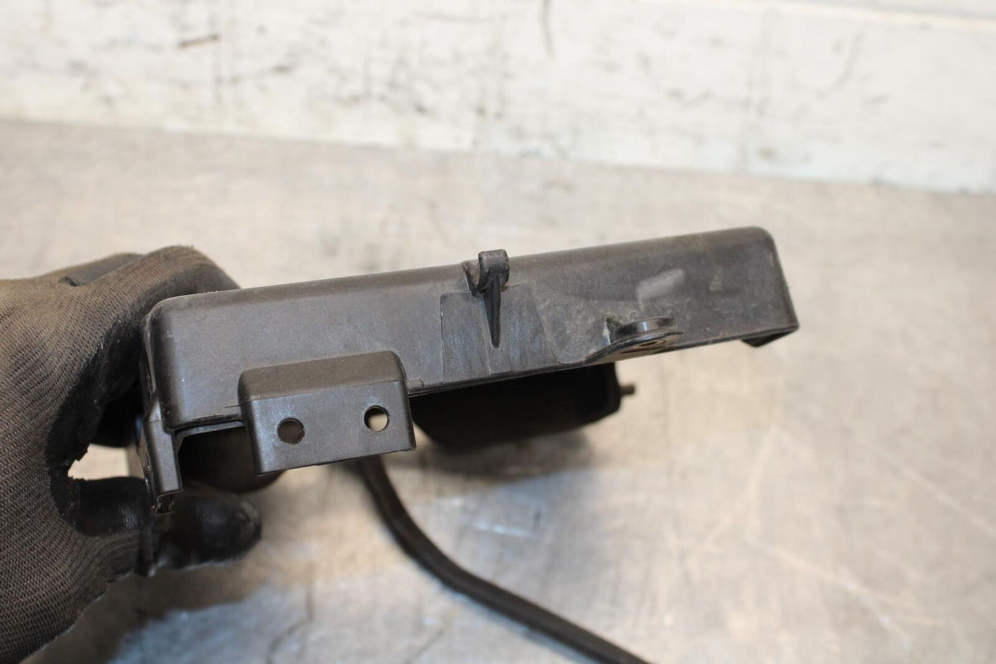 2005 Ducati Monster S2R REAR BACK TAIL UNDERTAIL BATTERY TRAY PLASTIC BB557